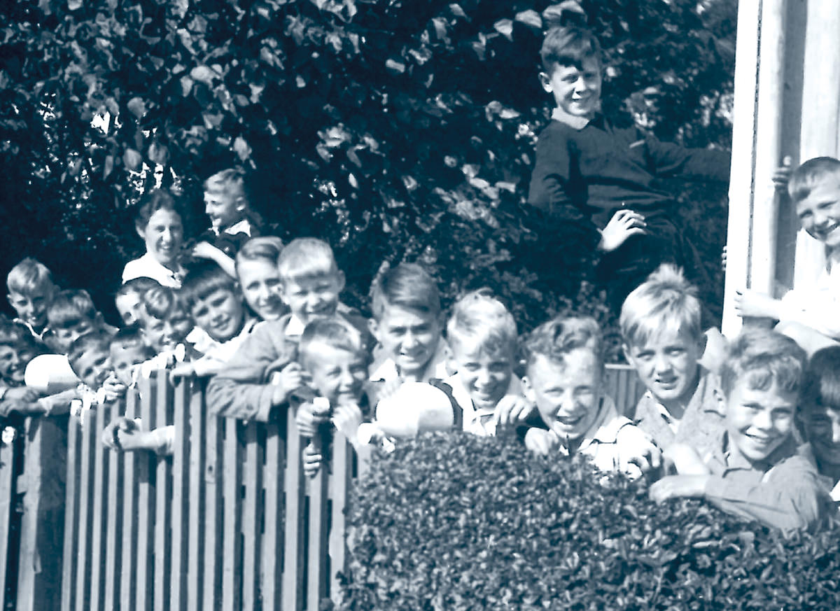 Kindererholungsheim Föhr - Kinder am Zaun