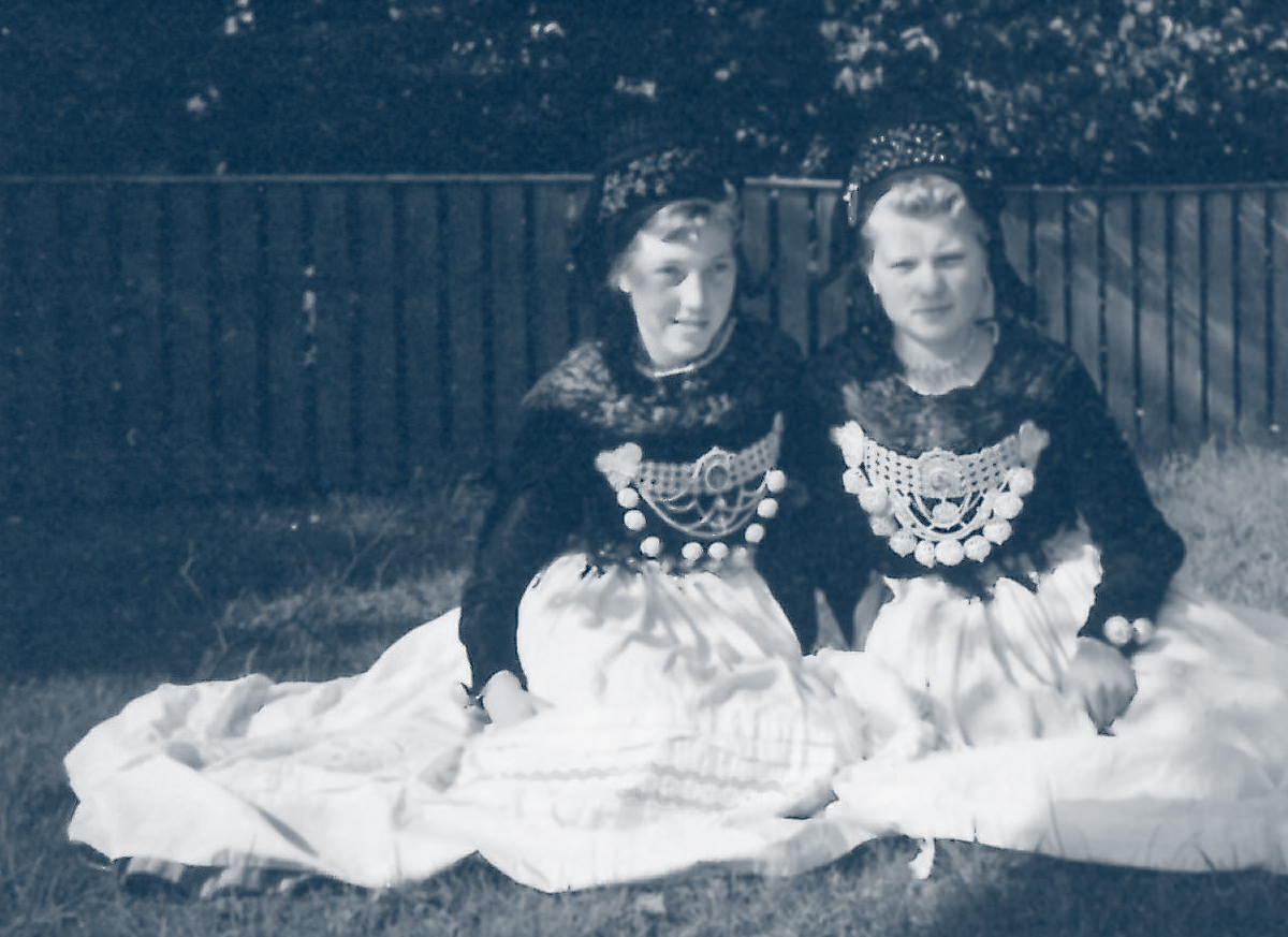 Kindererholungsheim Föhr - Mädchen in Friesentracht